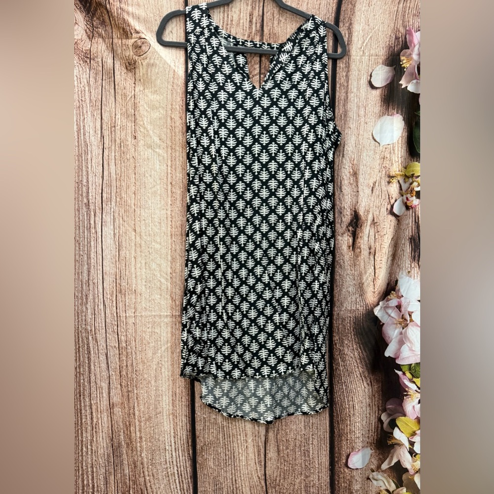 Black and White Patterned Sleeveless Dress